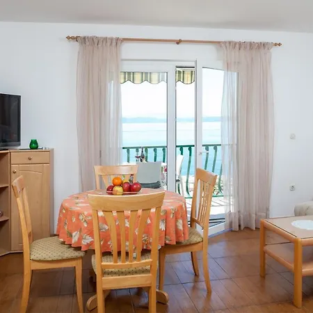 Waterfront Ivan 2 Apartment Podgora