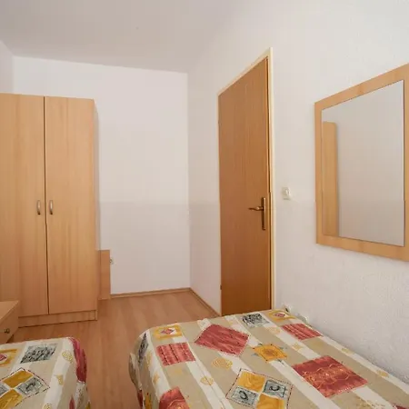 Waterfront Ivan 2 Apartment Podgora